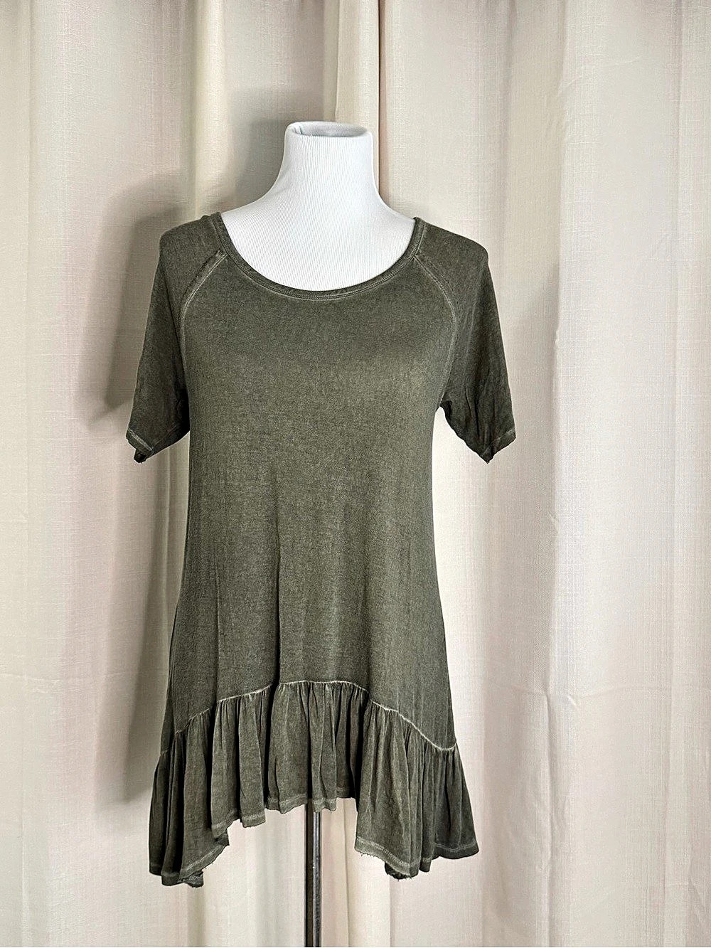 Dantelle Ruffle Hem Tunic in Green Size Medium NWT